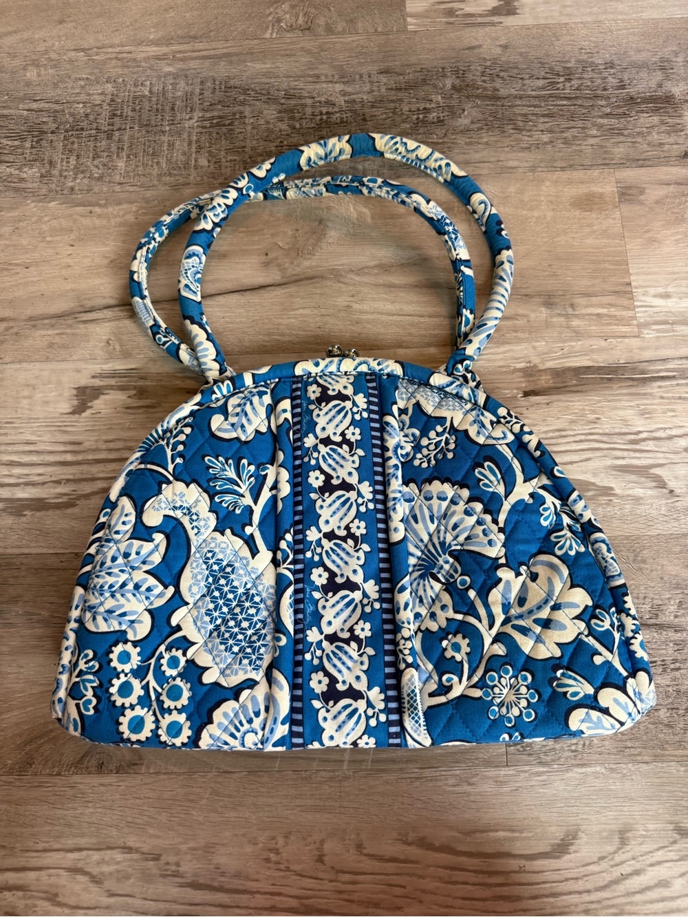 Vera Bradley Eloise Frame Bag In Retired Blue Lagoon Kiss Lock Closure Floral